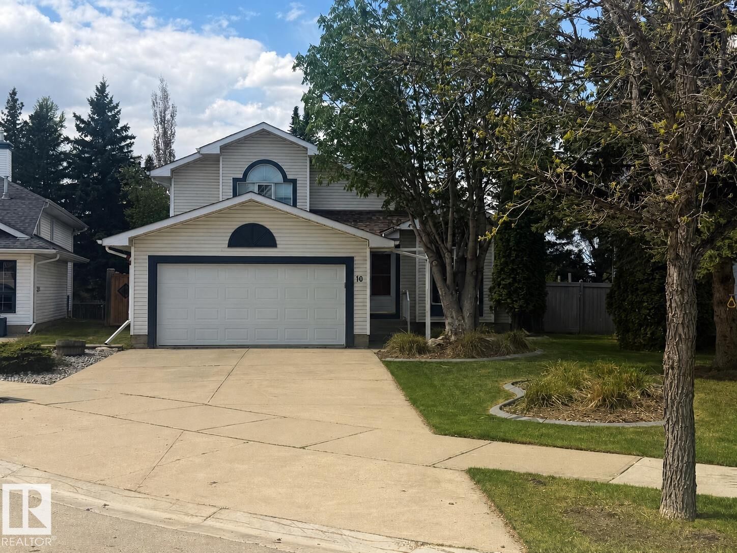Property Photo: 10 Harmony Place AB T8N 6G3