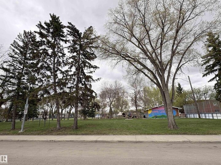 Property Photo:  11314 78 Street NW  AB T6G 0H3 