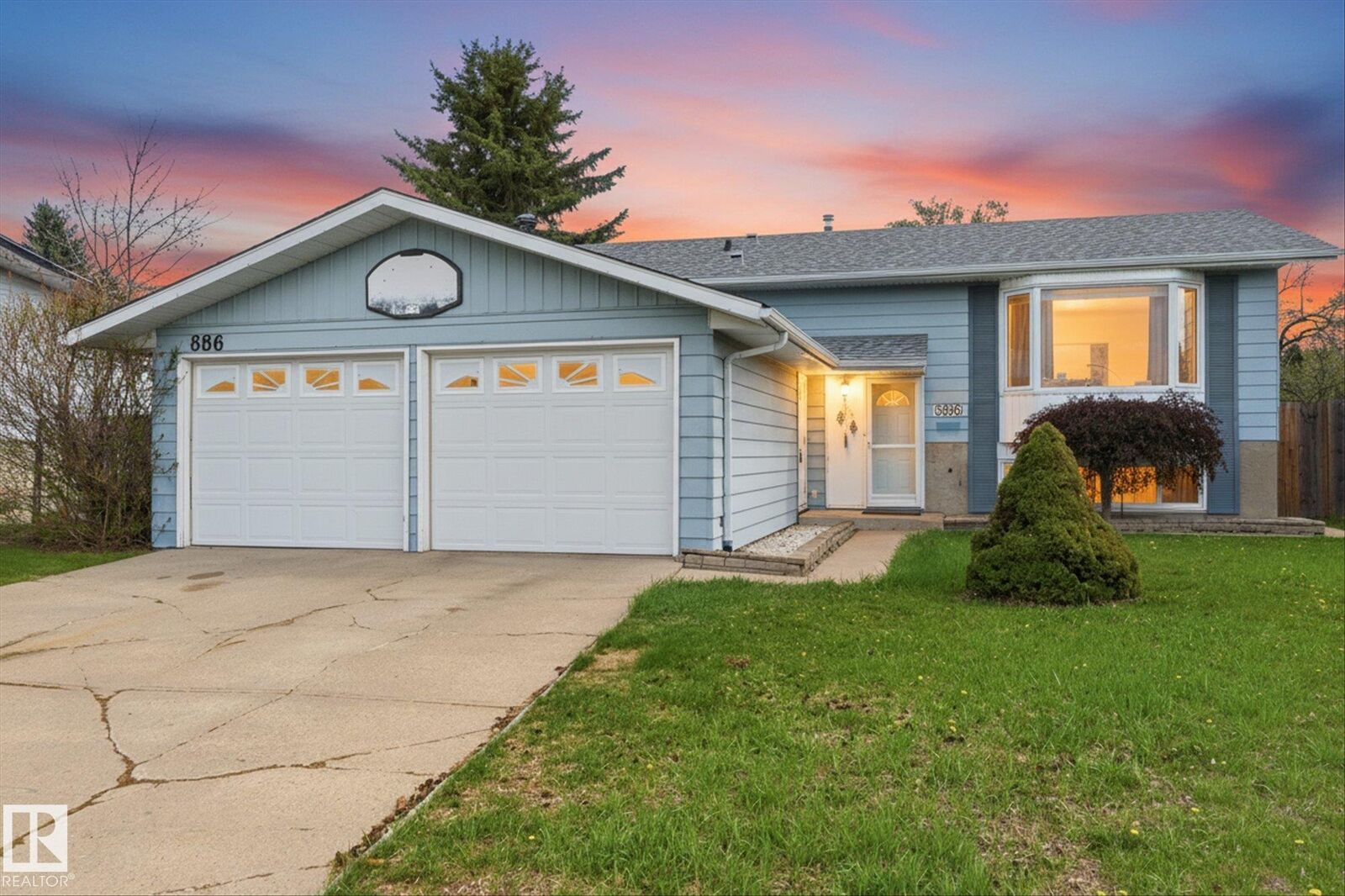 Property Photo:  886 Knottwood Road NW  AB T6K 3C3 