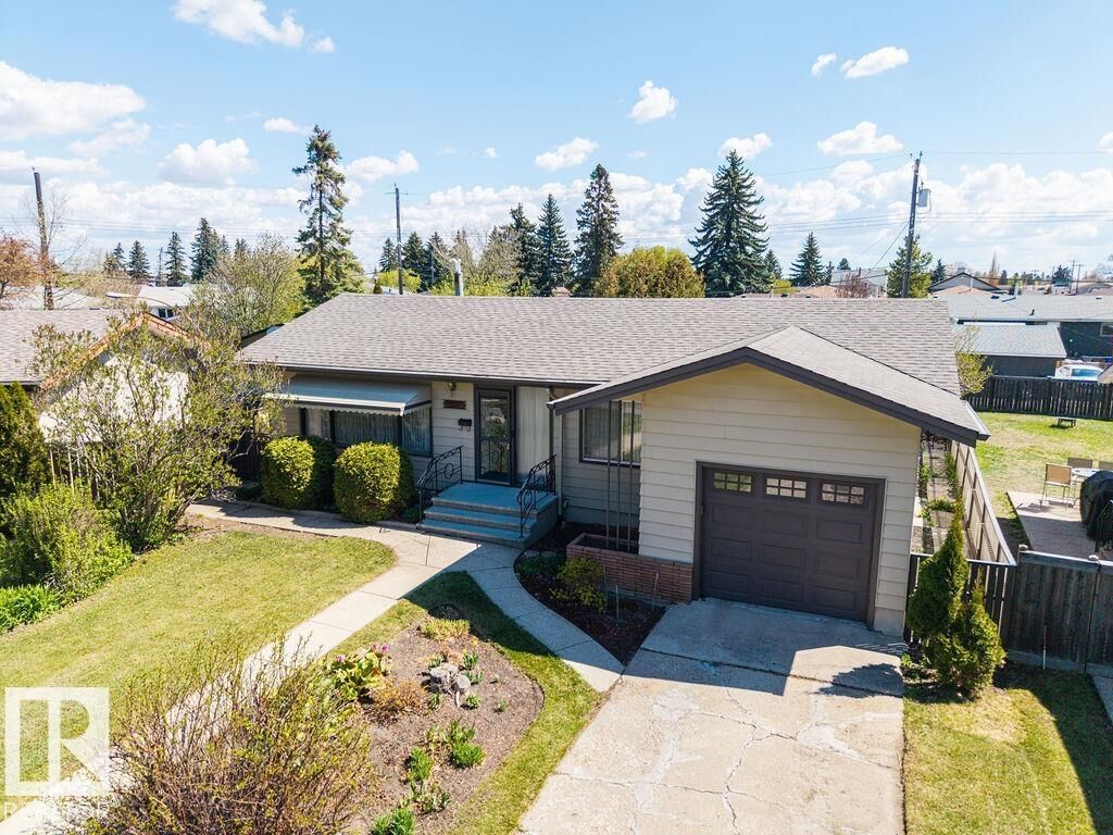 Property Photo:  13515 129 Street NW  AB T5L 1K4 
