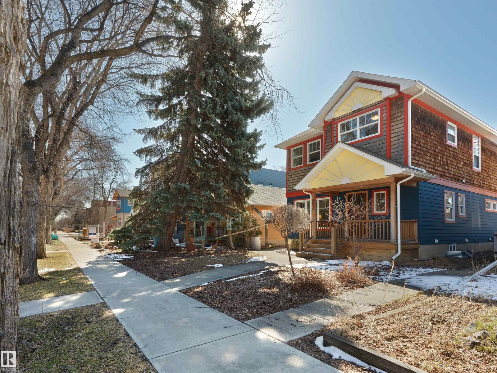 Property Photo: 9815 90 Avenue NW AB T6E 2T2