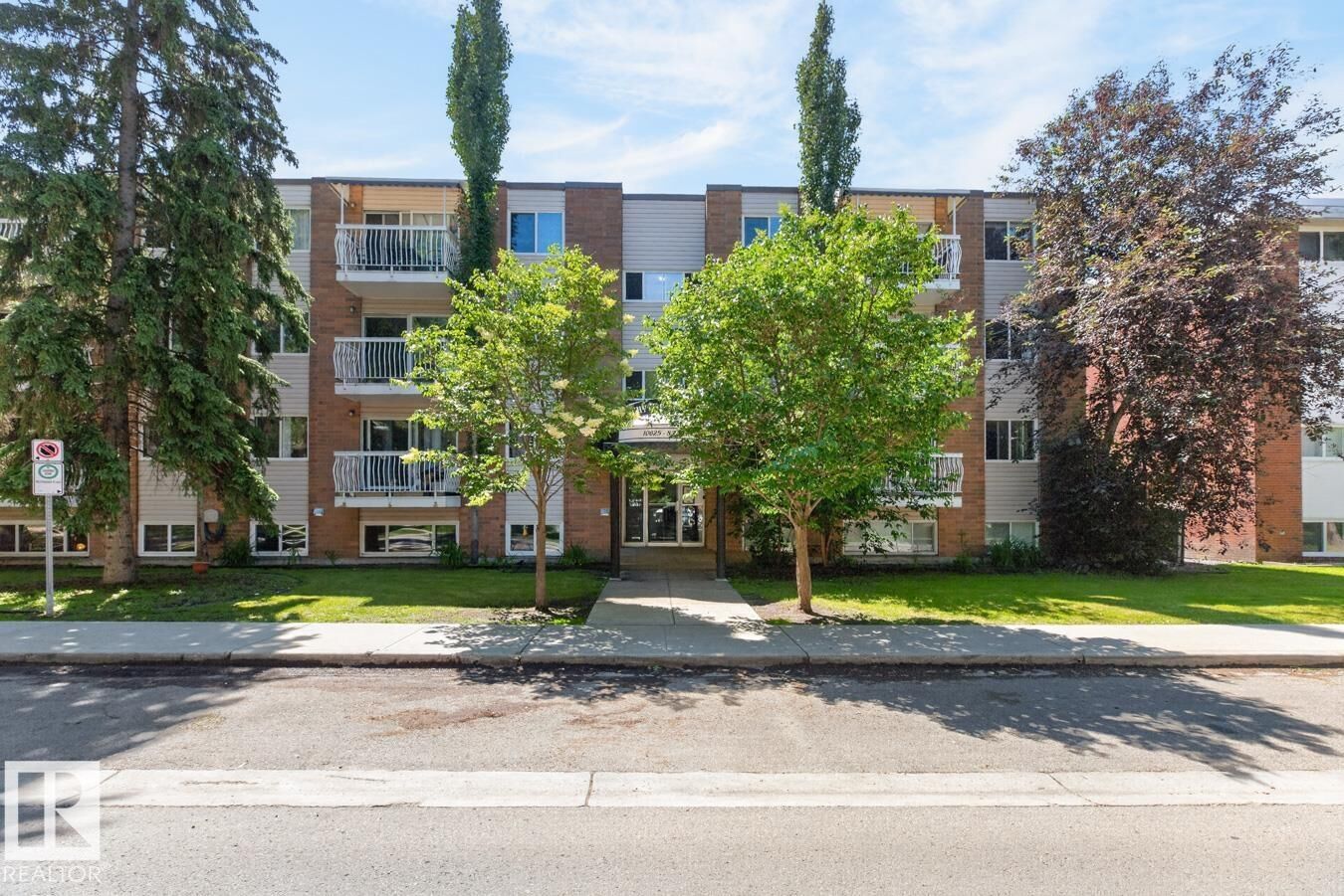 Property Photo: 10625 83 Avenue NW 402 AB T6E 2E3