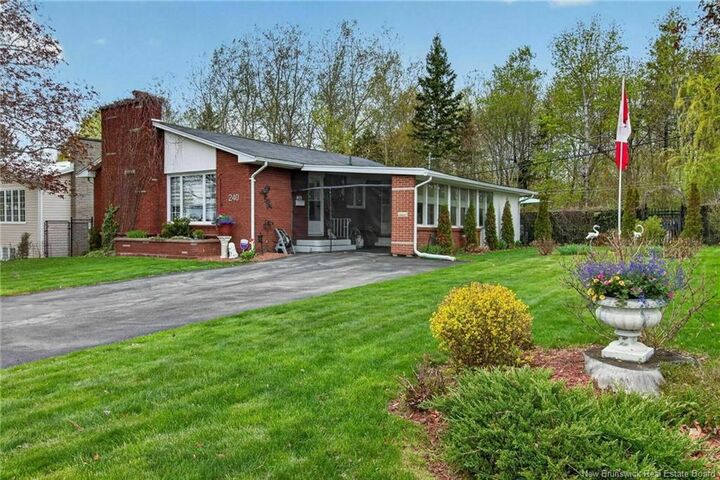 240 Denys Avenue — photo 1