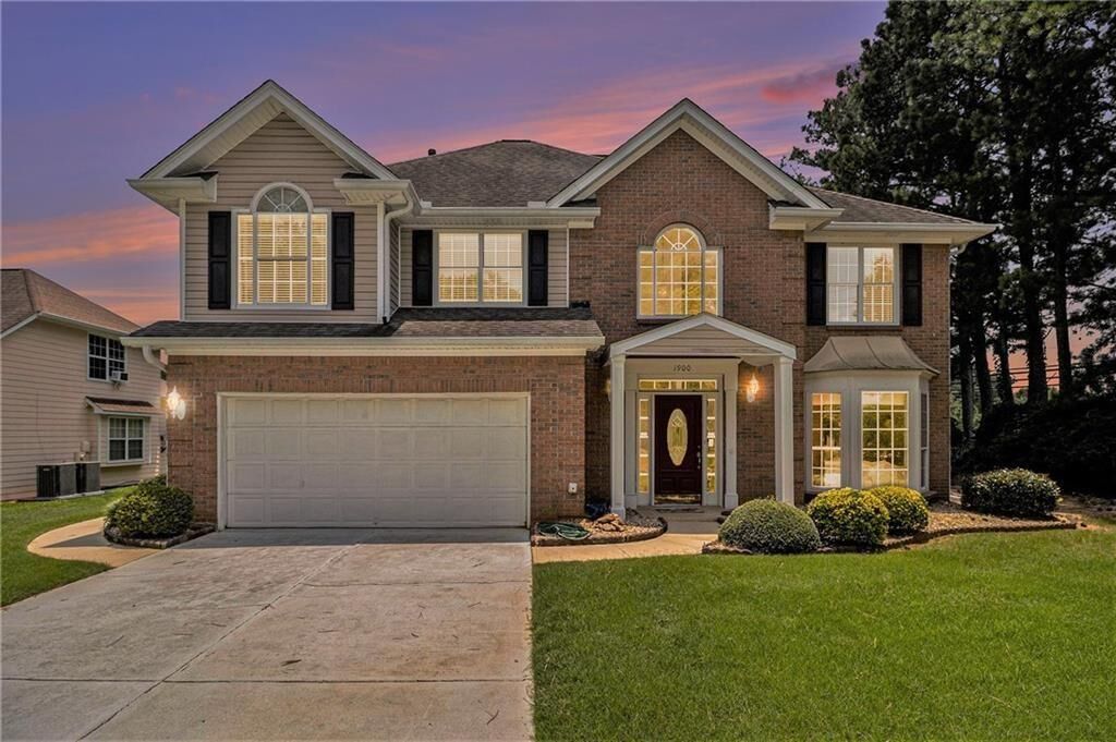 Property Photo: 1900 Green Oak Circle GA 30043