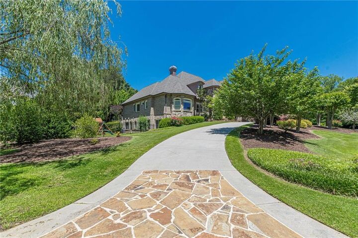 Property Photo: 730 Glenairy Drive GA 30328