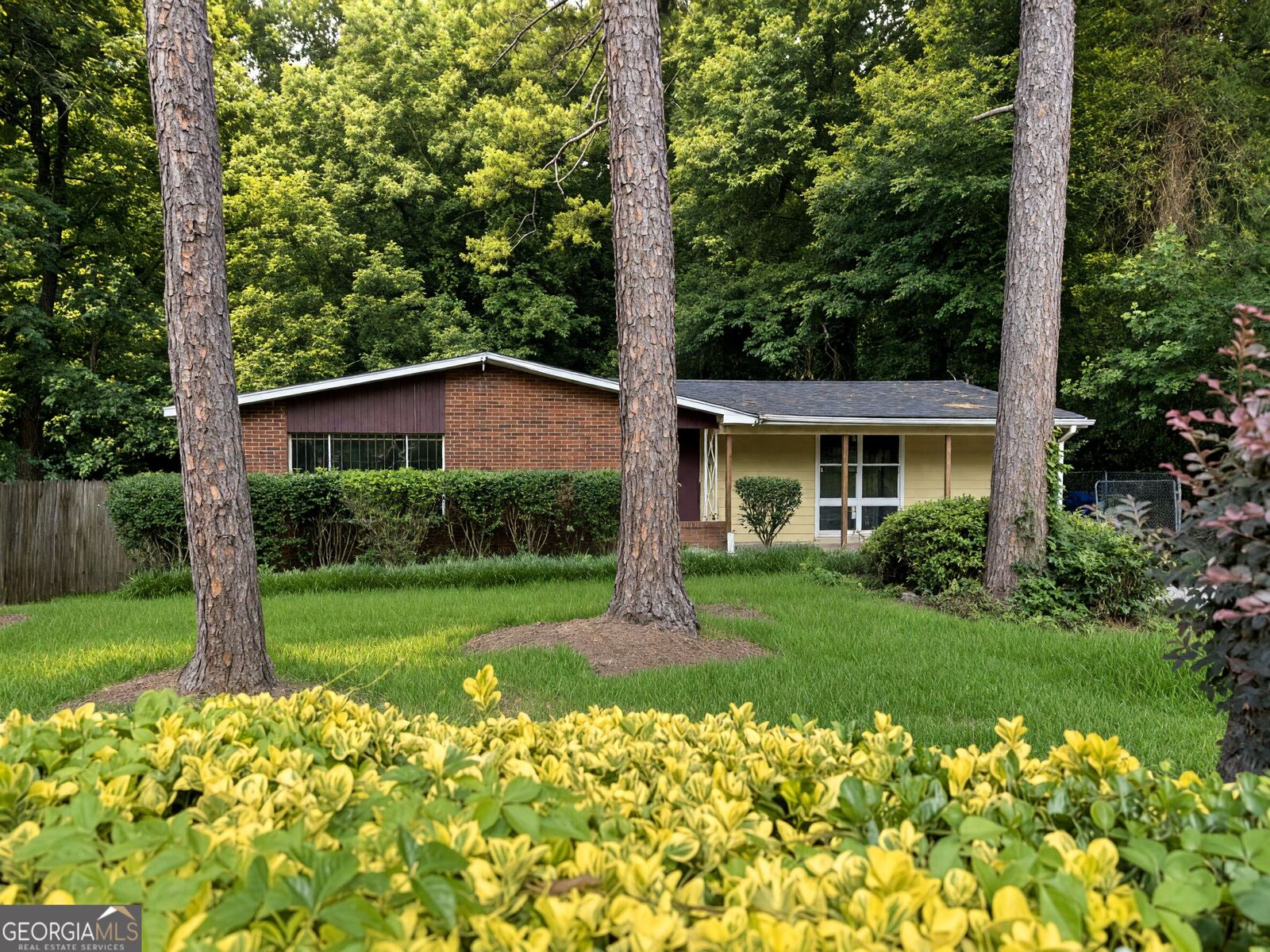 Property Photo:  2379 Country Club Drive SW  GA 30311 