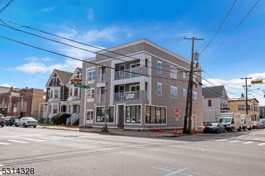 Property Photo: 862 E Jersey St 2 NJ 07201