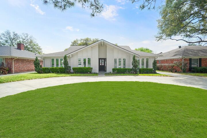 Property Photo:  6215 S Braeswood Boulevard  TX 77096 