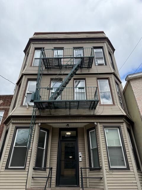 Property Photo:  198 Griffith St 1L  NJ 07307 
