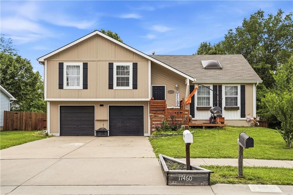 Property Photo: 17460 S Agnes Street KS 66030