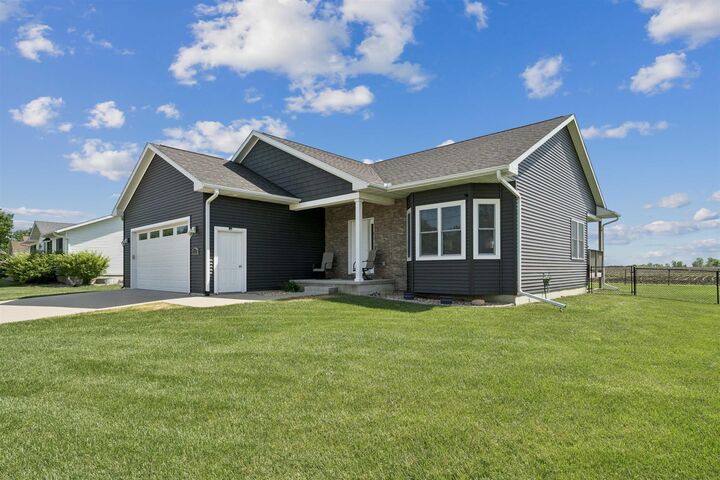 Property Photo:  512 Cherry Street  IA 50602 
