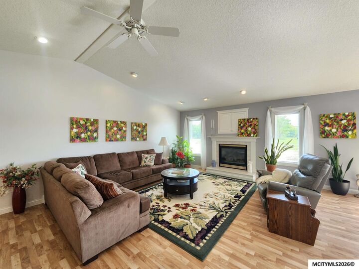 Property Photo:  428 Brickyard Rd  IA 50475 