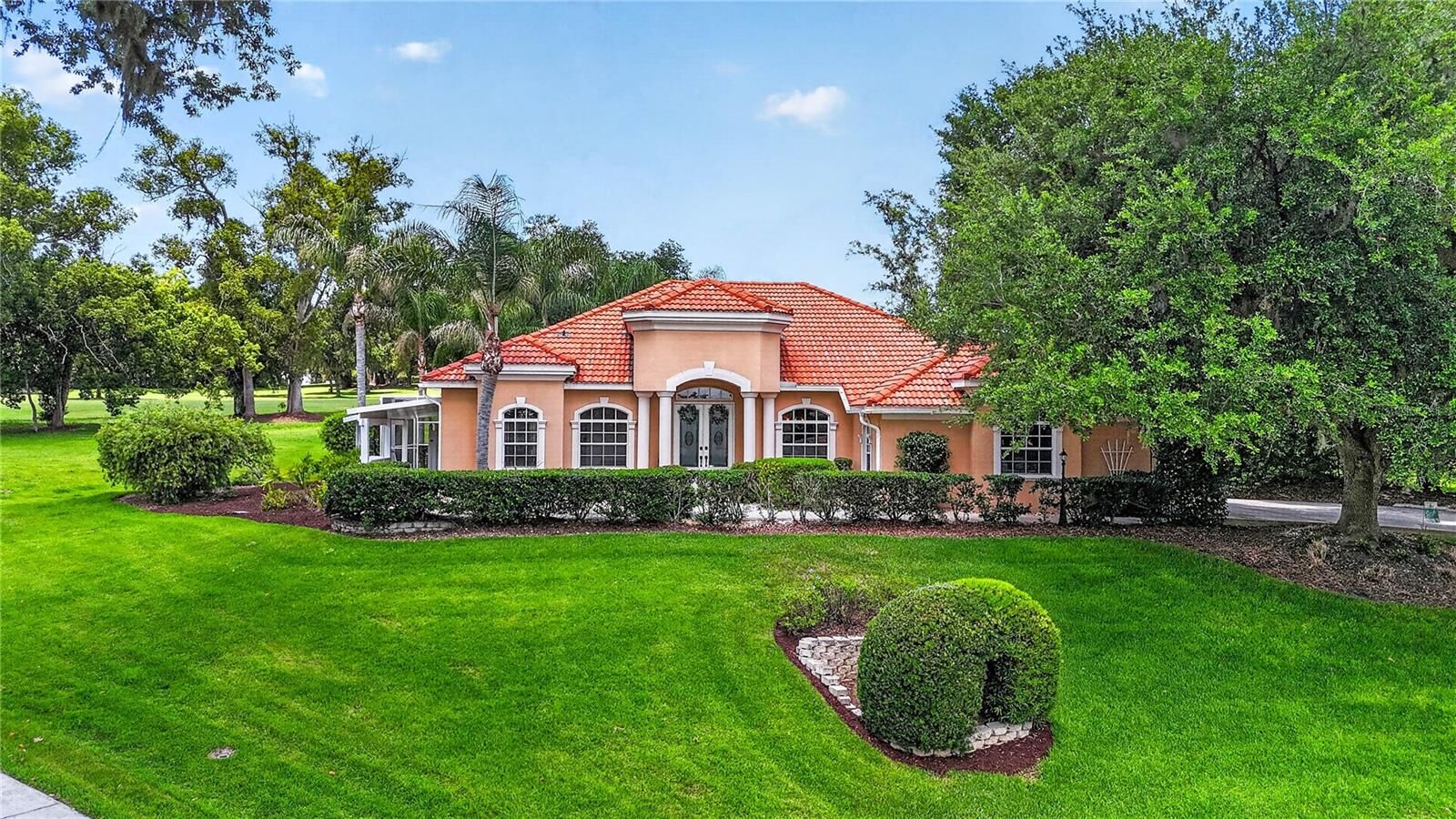 Property Photo:  12643 Oak Hollow Court  FL 33525 