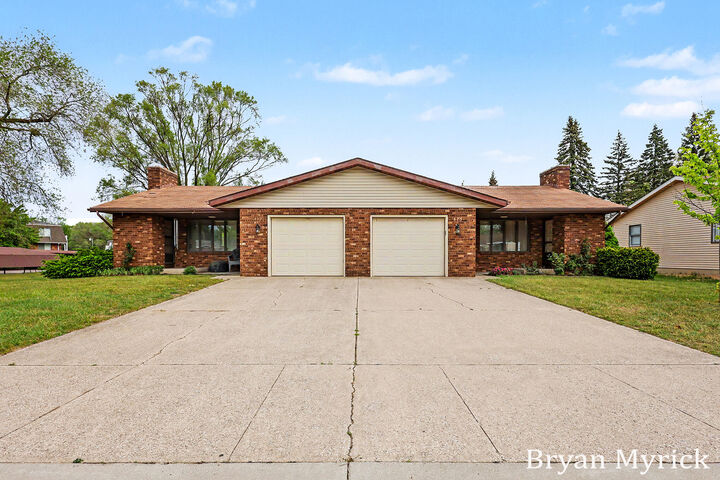 Property Photo: 475-477 W 30th Street MI 49423
