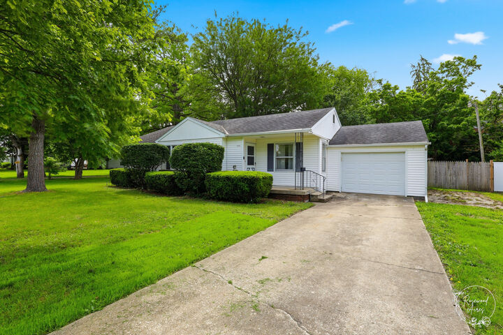 Property Photo: 602 E 2nd Street IL 60938