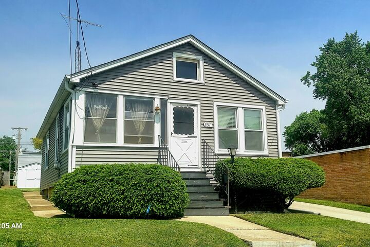 Property Photo:  957 Mason Avenue  IL 60506 