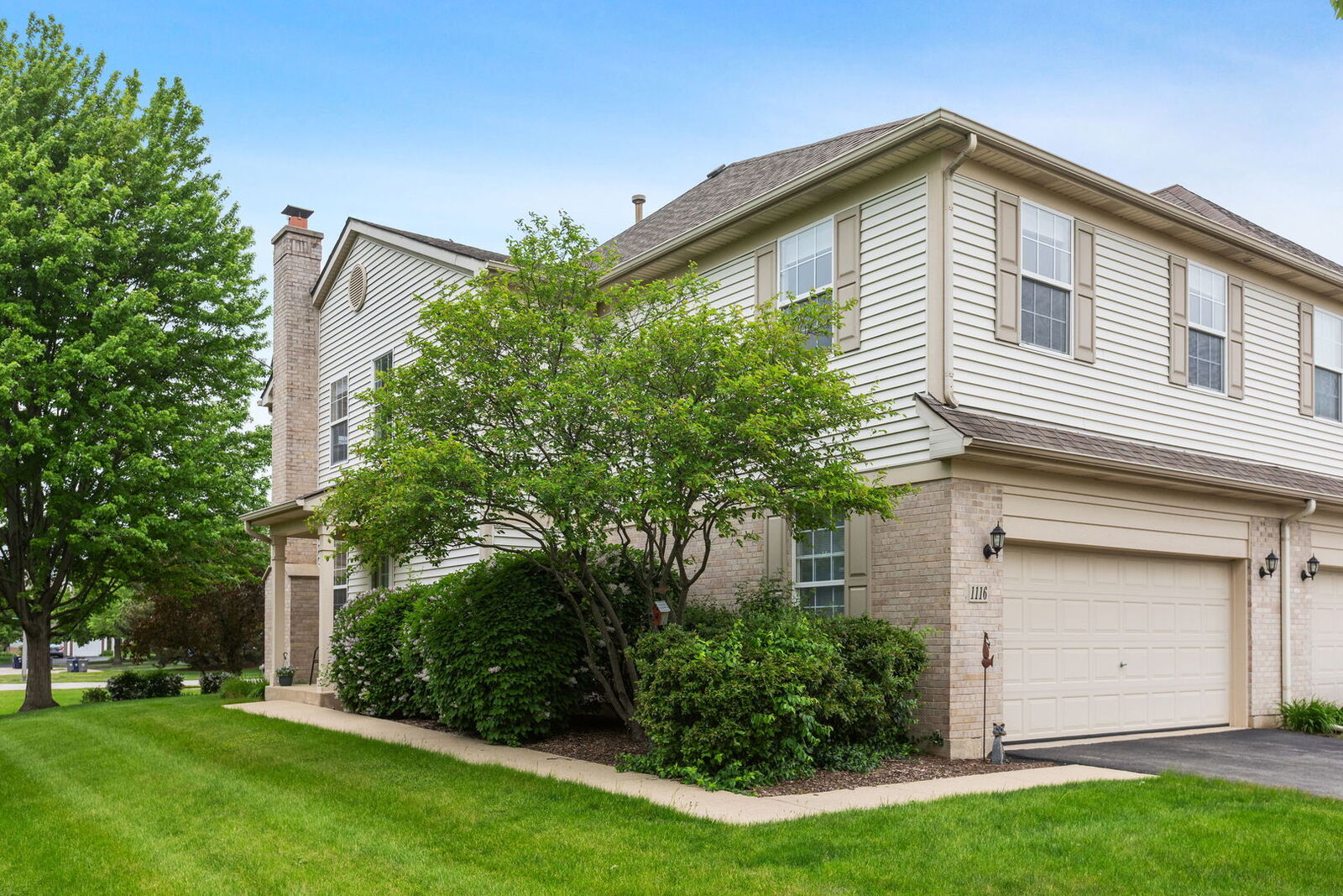 Property Photo: 1116 Loganbury Court IL 60120