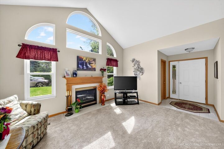 Property Photo:  171 Canterbury Court 171  IL 60108 