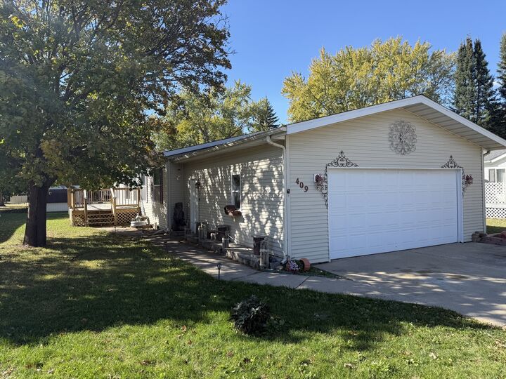 Property Photo:  409 E Wood Lane  IL 61008 