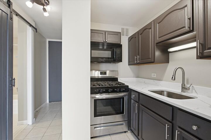 Property Photo:  1 E Scott Street 1602  IL 60610 