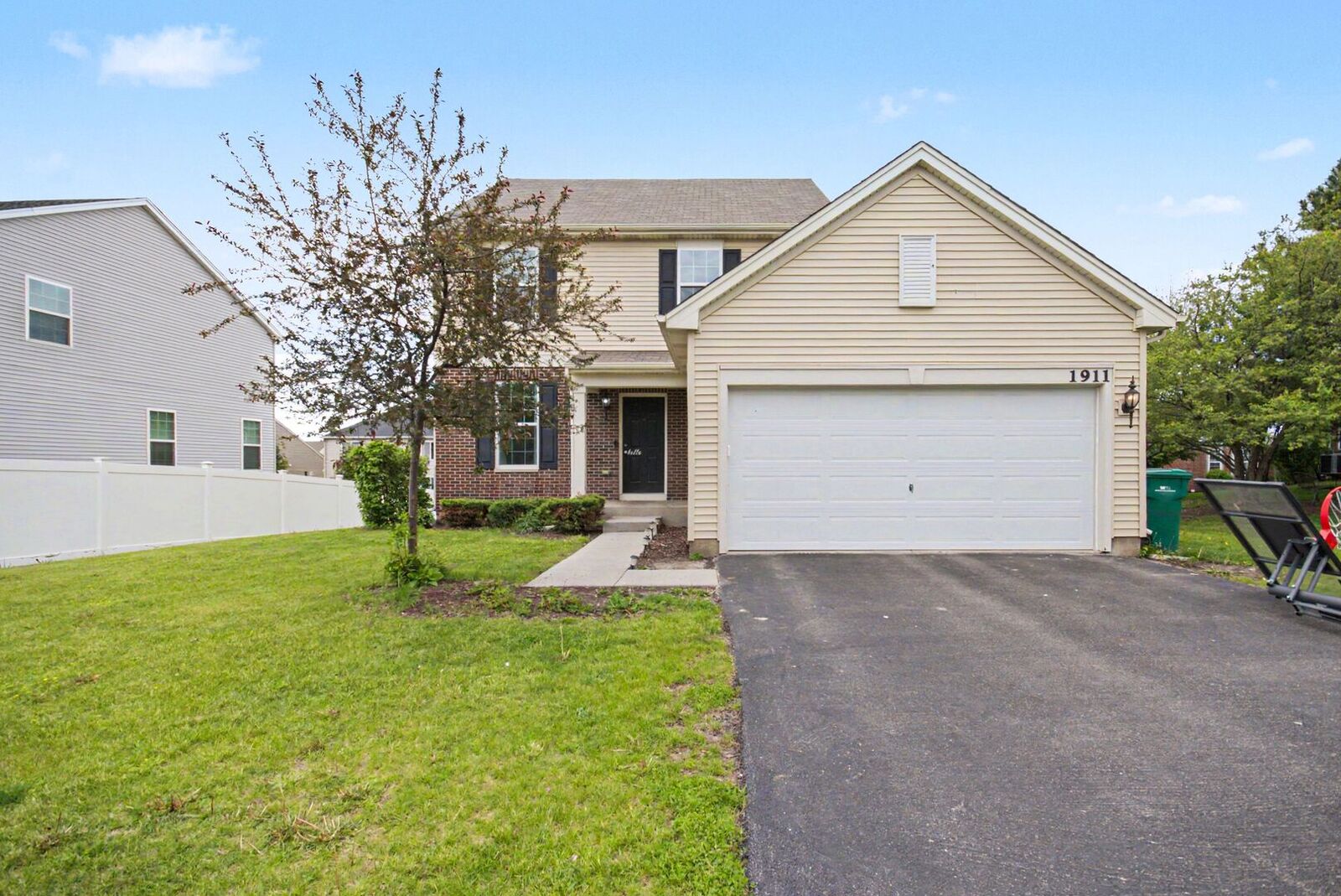 Property Photo: 1911 Willoughby Lane IL 60431