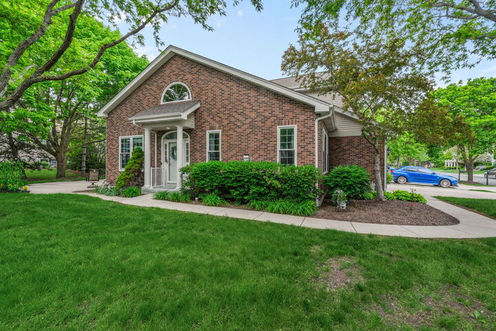 Property Photo:  794 Pheasant Trail  IL 60174 