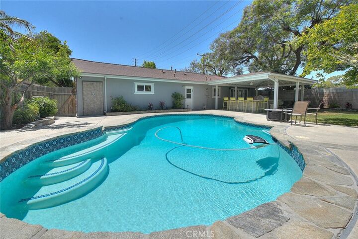 Property Photo: 1517 E 19th CA 92705