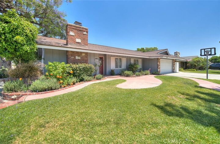 Property Photo:  1517 E 19th  CA 92705 