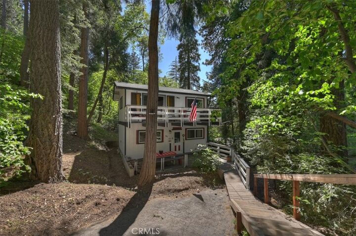 Property Photo: 802 Knight Court CA 92352