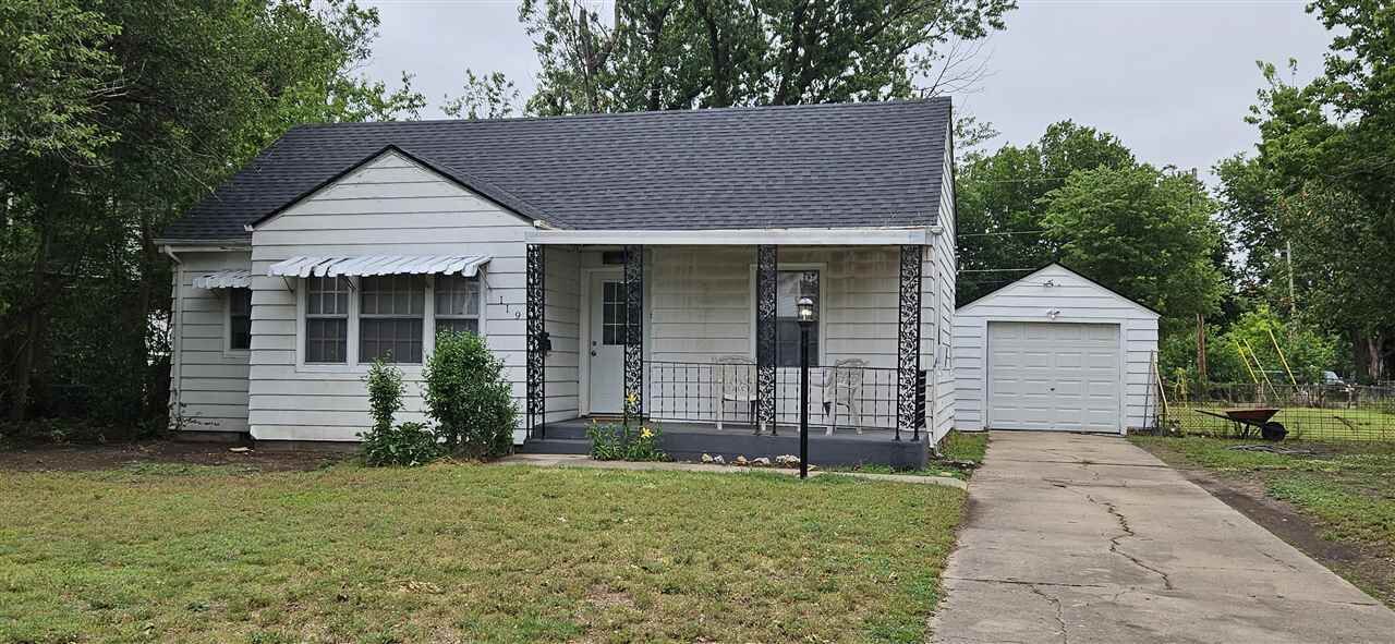 Property Photo:  119 N Birch  OK 74601 