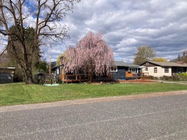 Property Photo:  750 S Larch St  WA 99141 