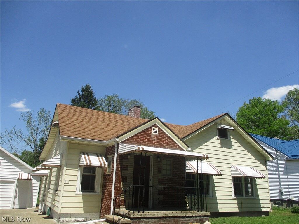 Property Photo: 411 Eastlawn Street OH 44041