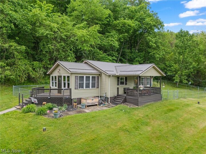 Property Photo:  6942 Mount Pleasant Road NE  OH 44656 