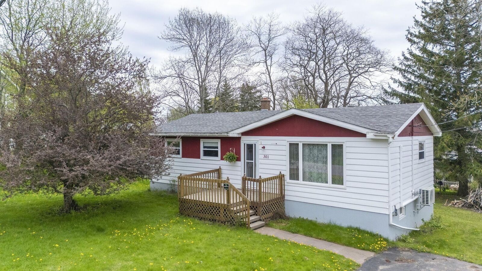 Property Photo:  301 Faulkland Street  NS B0K 1H0 