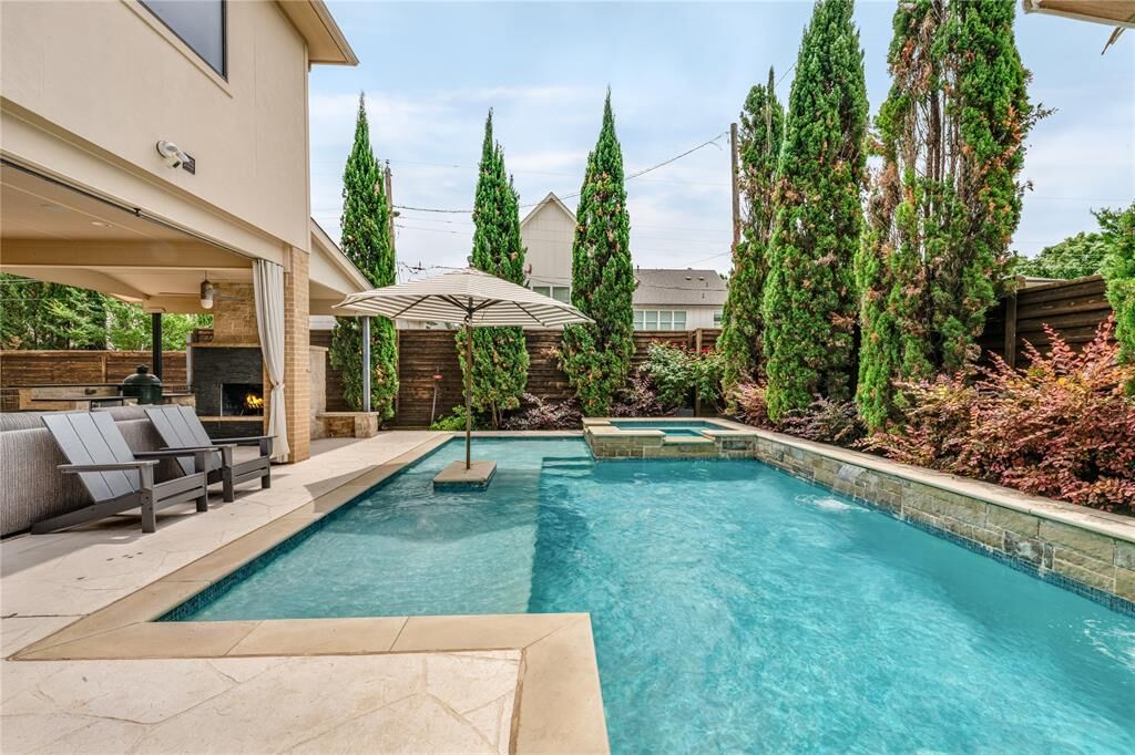 Property Photo:  6910 Huff Trail  TX 75214 