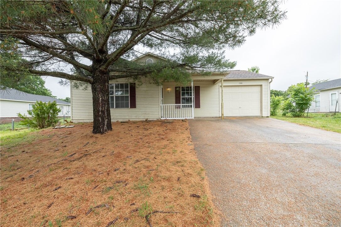 Property Photo:  1581 Crestview Avenue  AR 72712 