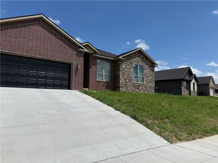 Property Photo:  1013 Glass Street  AR 72718 