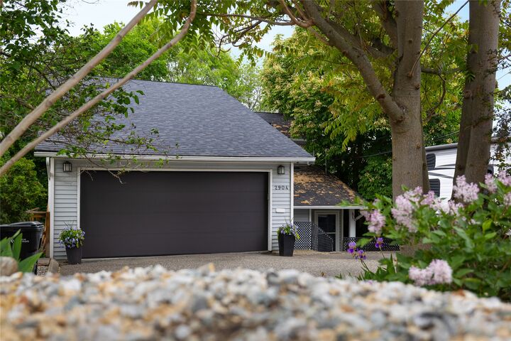 2904 24 Street — photo 1