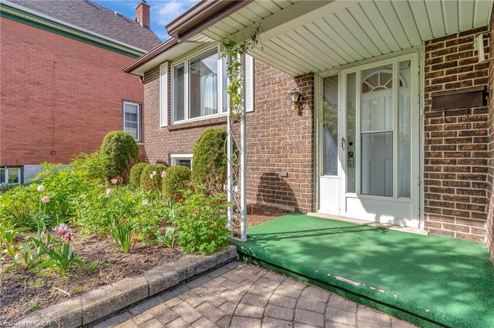 Property Photo: 73 Brunswick Avenue ON N2H 4E7