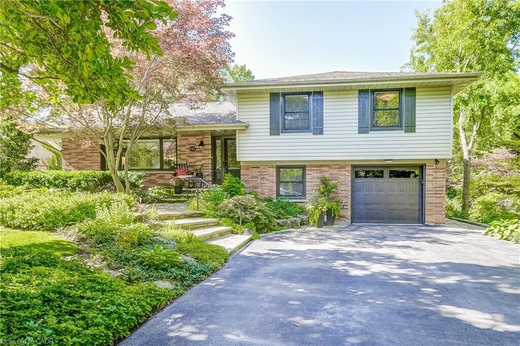 Property Photo:  692 Courtland Place  ON L7R 2M6 