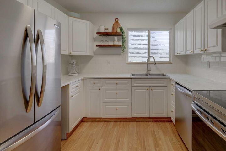 707 Westmount Drive 10 — photo 1