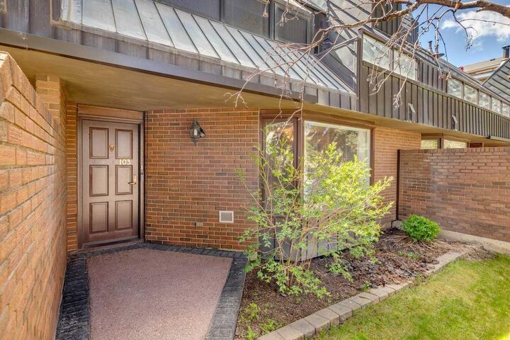 Property Photo: 1215 Cameron Avenue SW 103 AB T2T 0K8