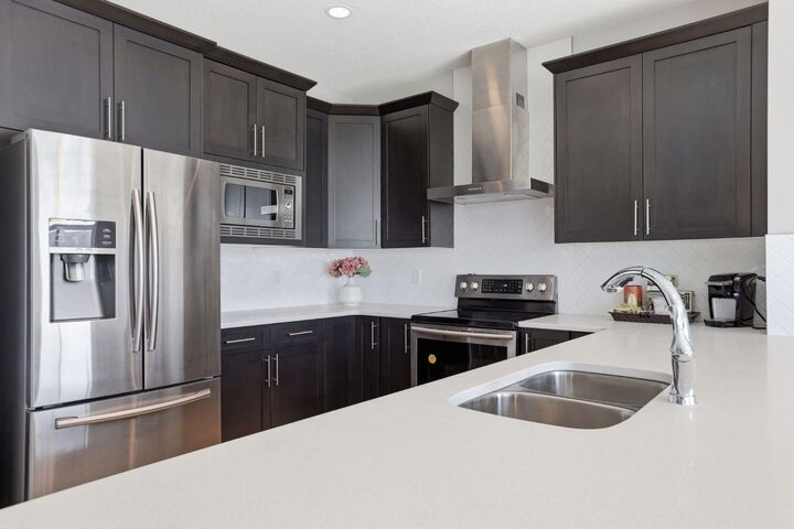 Property Photo:  4 Heritage Terrace  AB T4C 0Y3 