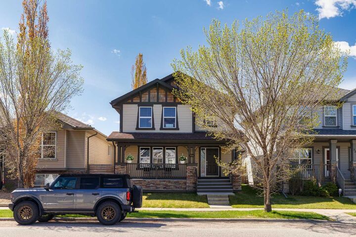 Property Photo:  724 Prestwick Circle SE  AB T2Z 4Y5 