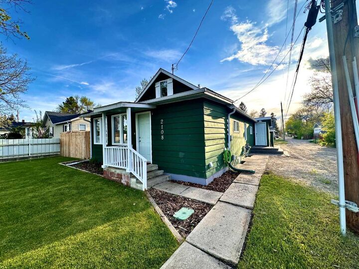 Property Photo: 2108 15 AB T1M 1E4