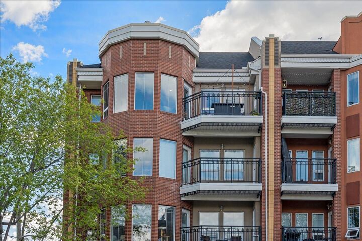 Property Photo: 838 19 Avenue SW 418 AB T2T 6H2