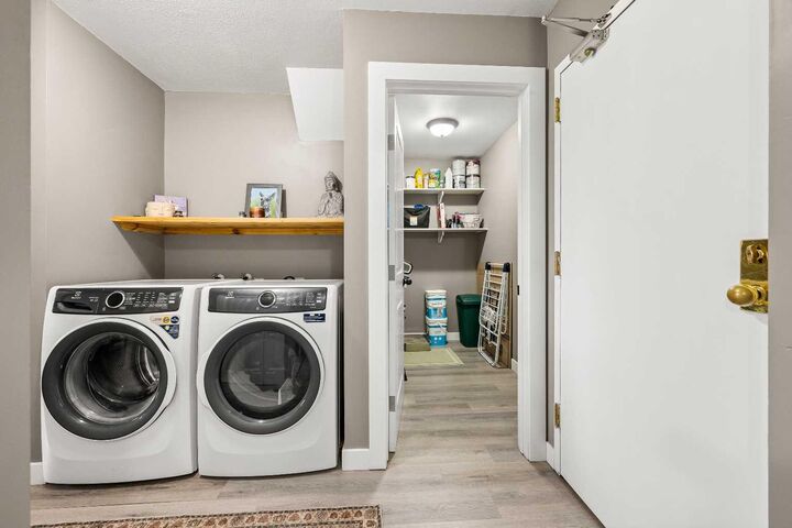 Property Photo:  3002 56 Avenue 305  AB T9V 1Z7 