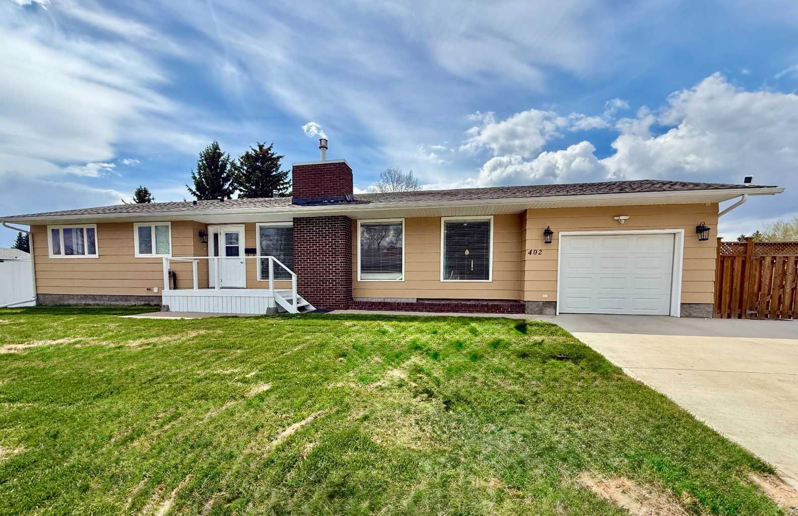 Property Photo:  402 3 Street  AB T9W 1A1 