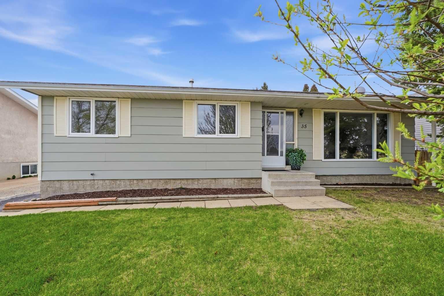 Property Photo:  35 Ayers Avenue  AB T4S 1S5 