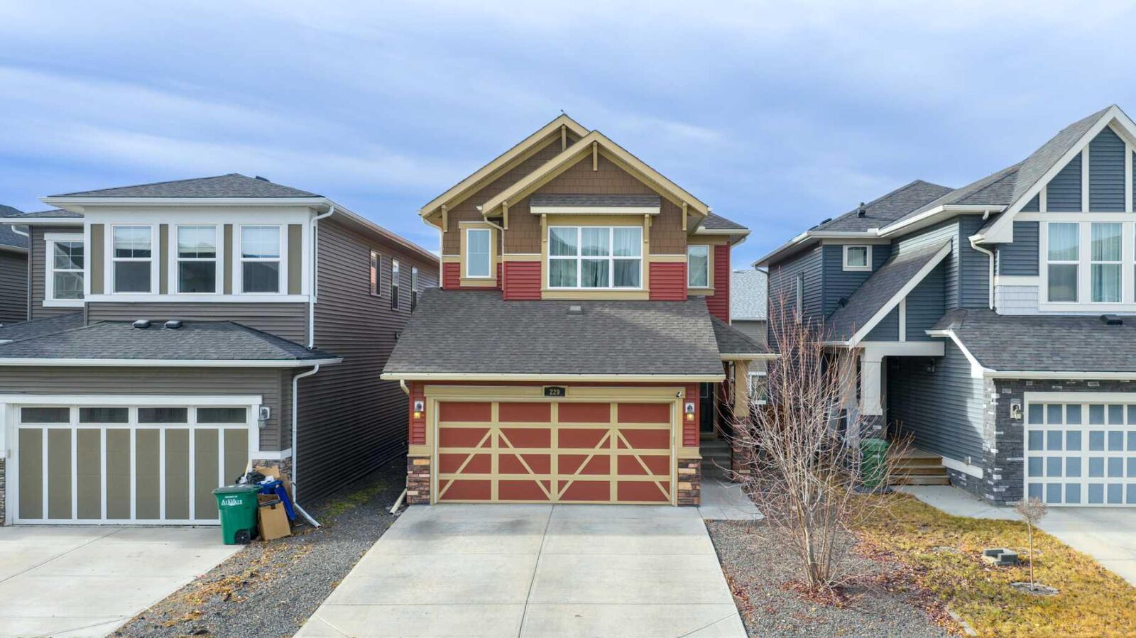 Property Photo:  229 Kingsbury Close SE  AB T4A 0R3 
